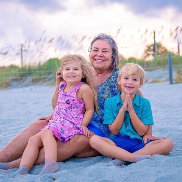 Meet your Posher, Leslie - Picture 1 of 1